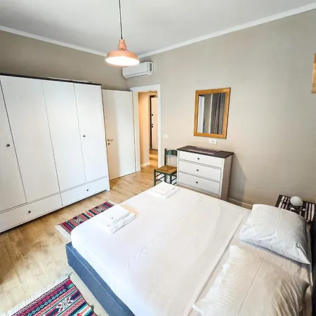 Emerald Luxury 1bd * 地拉那