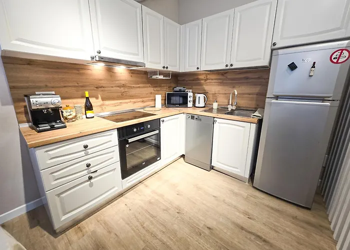 Emerald Luxury 1bd Apartment *